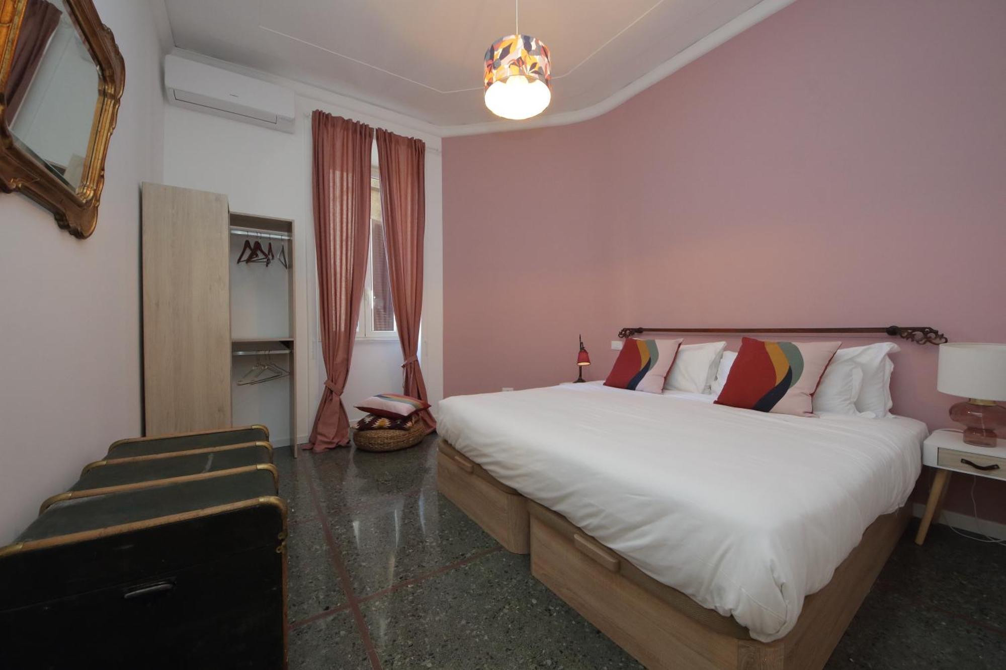 Ych-vintage Flat Near San Giovanni Appartement